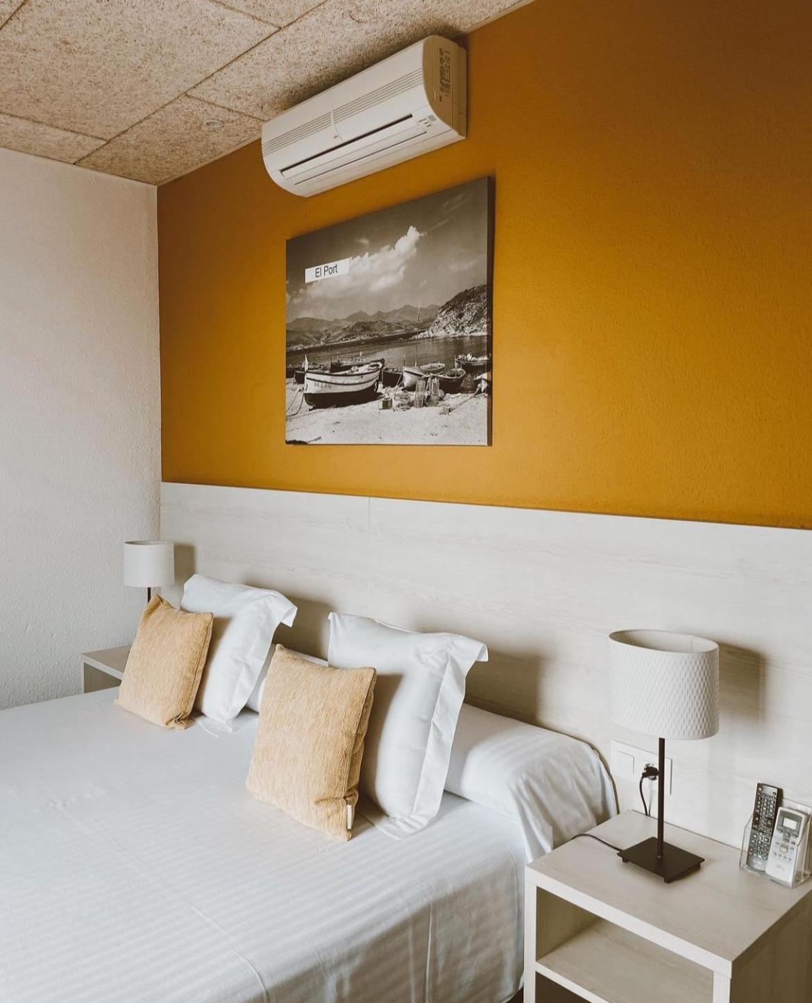 Hotel Gri-Mar Llanca Bagian luar foto