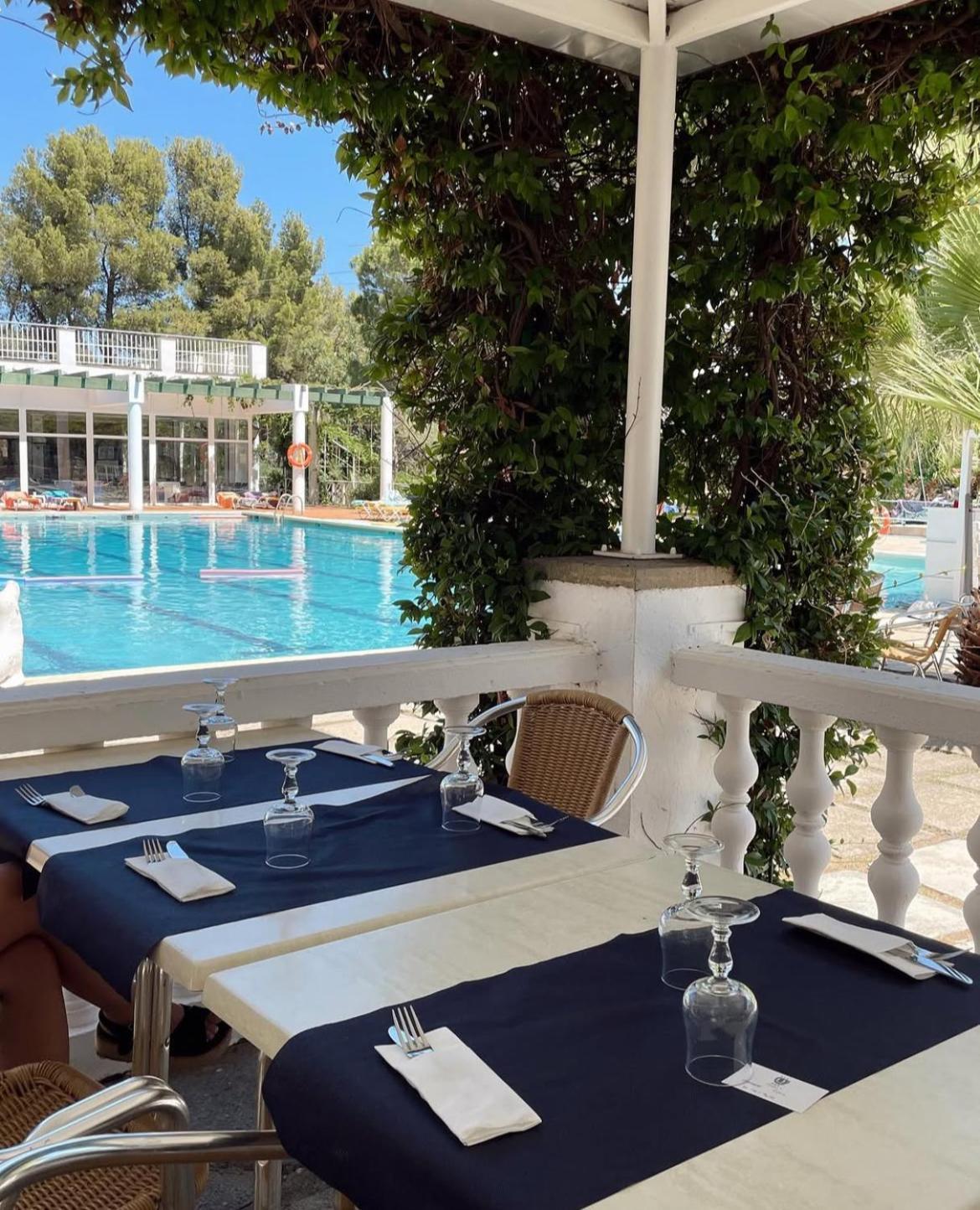 Hotel Gri-Mar Llanca Bagian luar foto