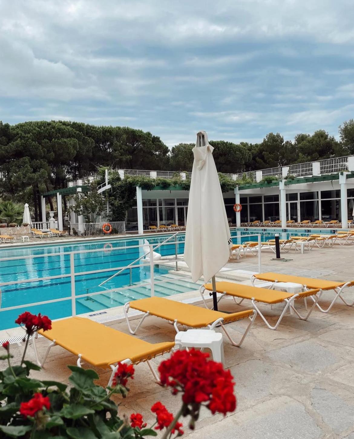 Hotel Gri-Mar Llanca Bagian luar foto